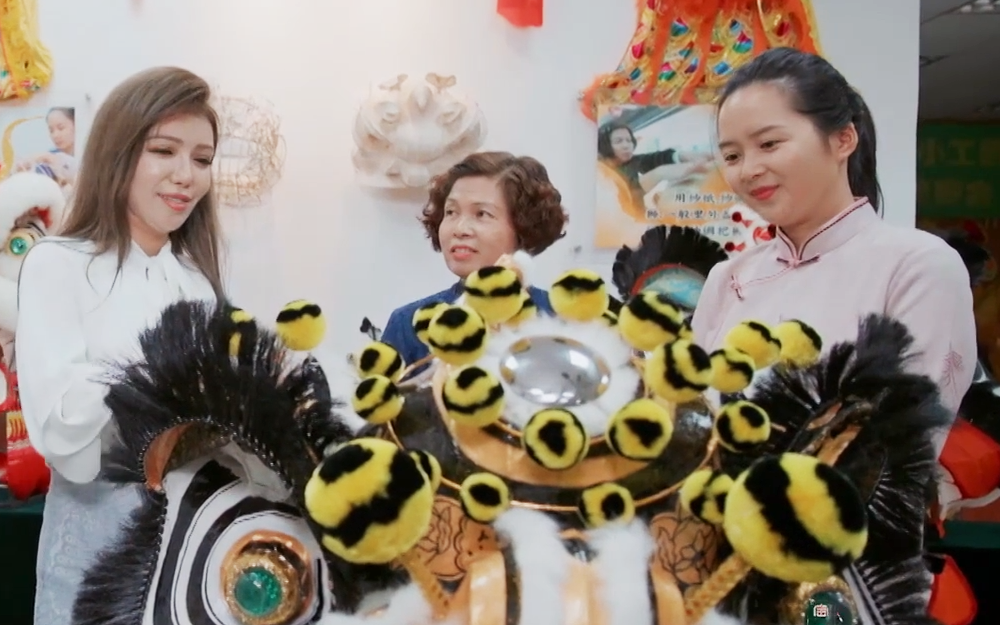 宝证狮头上的金色花纹蕴藏深意