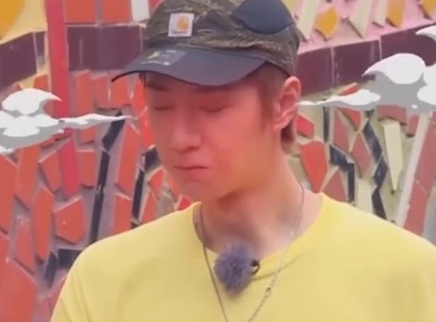 综艺吃瓜社 王一博范丞丞吃到辣的反应
