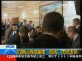 新闻30分 [视频]伊拉克扔鞋记者成英雄 "低调"庆祝出狱
