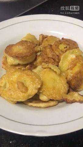 美&middot;食 实拍，外酥里嫩的炸香蕉是这样做的，五分钟就能完成，看完你也会，美味小食就这么做