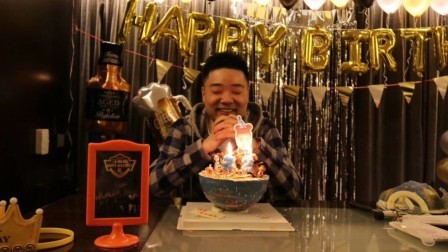 台坛酷闻 丁俊晖33岁生日粉丝送祝福！小小丁首次露面太可爱！