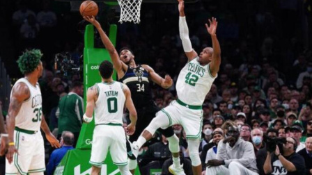 2021-2022赛季NBA集锦 雄鹿110比107险胜凯尔特人