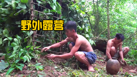 荒野建造者 第二季 荒野野外露营，用树棍简单搭个庇护所，铺上树叶就睡觉