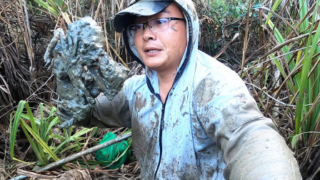 思乡渔夫赶海 从地图上寻得处赶海宝地，连挖7只大螃蟹，渔夫屯着过年吃