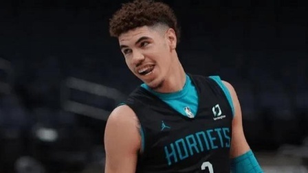 NBA热辣资讯 三球运球到底有多丝滑？看看他热身时的投篮你就知道了！