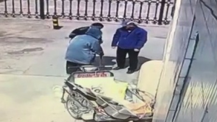 说天下 损贼上演调包计 专盯老人“保命钱”