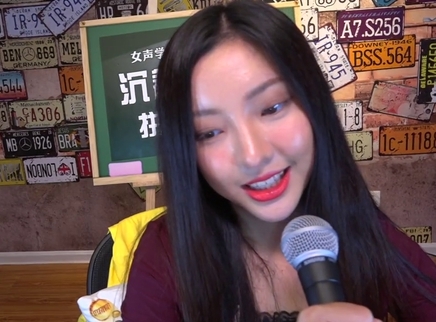 818超女聊天室 集学霸小娇娘于一体的莫安琪！