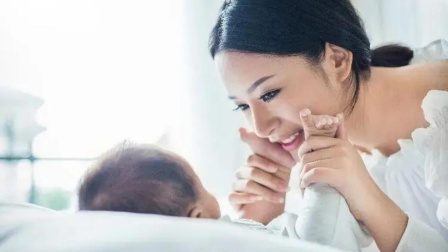 健康之路 三个容易导致宝宝吐奶的原因 妈妈不可忽视