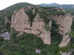 经典传奇 世界难解之谜大揭秘 惊魂巨穴之谜