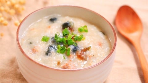 迷迭香 暖身暖胃皮蛋瘦肉粥！