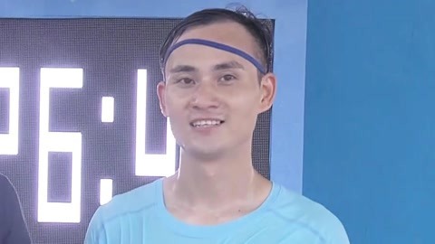 冲关王带队冲关来袭 白色战队失误蓝色战队获胜