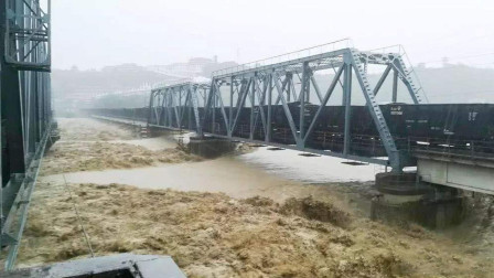 兵家小事 抵抗洪水时，为什么要把千吨重的火车停在桥上？为火车司机点赞