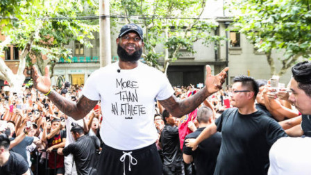 NBA流言收割机 詹姆斯谈中国赛：中国球迷总是热情欢迎我，他们热爱篮球
