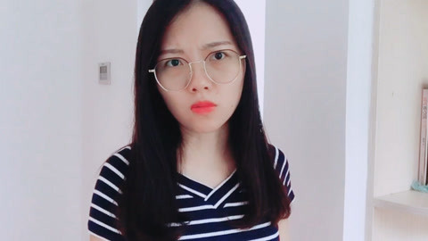 粤讲越好玩 女室友看世界杯在干啥？