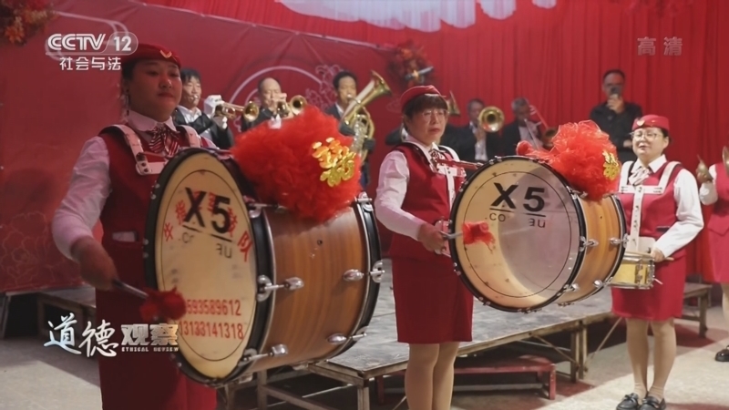 道德观察 《道德观察(日播版)》 20221212 乡村里的“牛指挥”