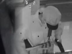 午夜“水鬼”与黄金谜案，警方执着追查真相浮出水面