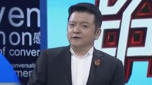 故事中国 周末版 老欧现场展示救援队背包里的装备