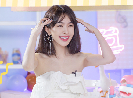 李菲儿喊话王一博合作跳舞