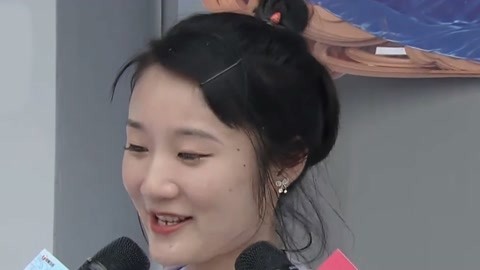 男生女生向前冲 第十四季 轮滑教练飞驰登顶 小伙现场表演轮滑舞蹈