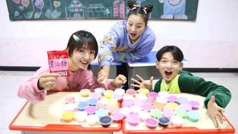 美女家务事 小美买了“魔法糖果”，吃一颗变出一盒粘土，太神奇了！