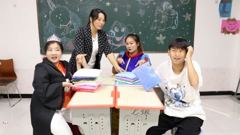 学生兑钱买11包粘土，却怎么都分不公平，没想被老师一招搞定