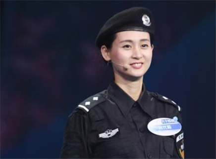 诗书中华 美女特警巾帼不让须眉