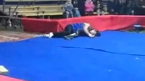 网罗天下 表演蟒蛇绕颈窒息身亡