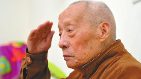 日军轰炸大王毙命成都，川军老兵筷子寻尸骨