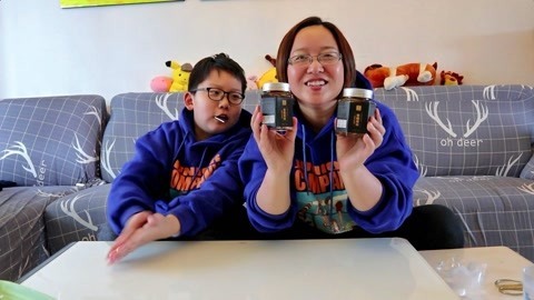 梁小轩和轩妈试吃各种美食 好吃的莱阳梨膏