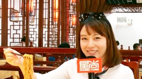 人气美食 黑胡椒烤鸭 上榜店家：新斗记 招式：火山石替代炭火
