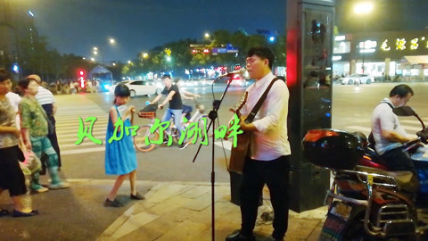 唱罢吹灯 流浪歌手杭州街头深情弹唱
