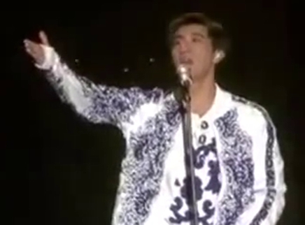 娱乐新鲜爆 王力宏冬天开演唱会被冻到了