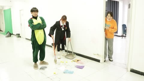 美女家务事 班级竞选班长，没想小晴轻松被老师选中，你知道是为什么吗？