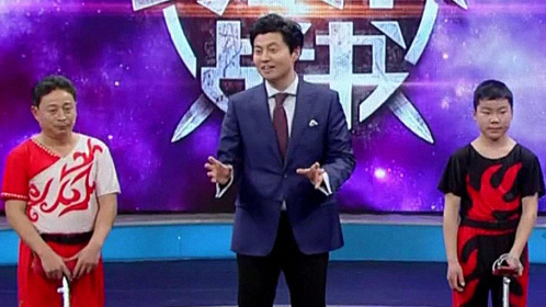 跨时代战书 少年独轮车杂技挑战老将