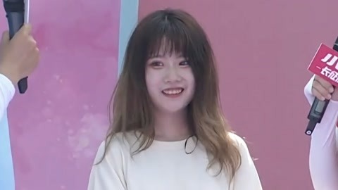 游戏up主超萌闯关 生活博主粉丝现场应援