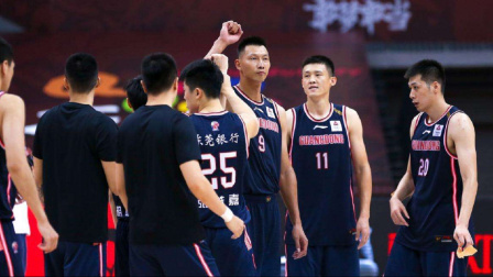 CBA热辣资讯 驱逐杜锋指导会有什么后果？看看这比赛炸翻的场面你就知道了！