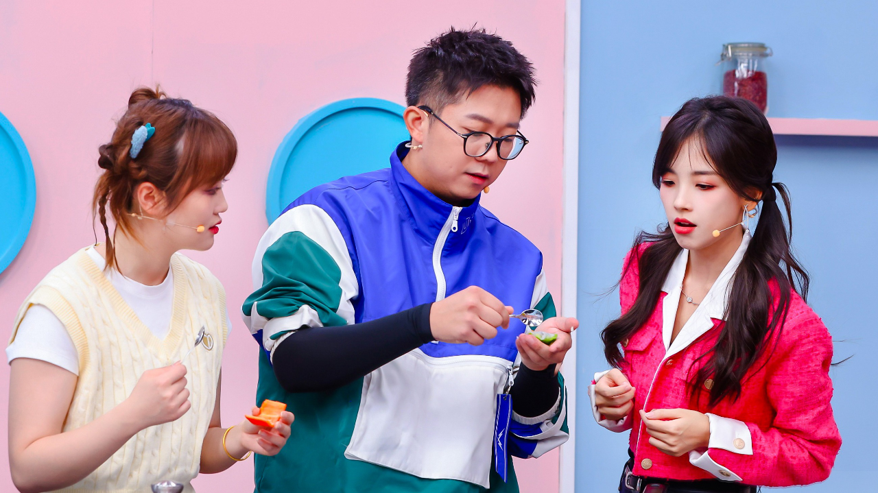 集结吧！网晚开新局：王冰冰携网友做年夜饭