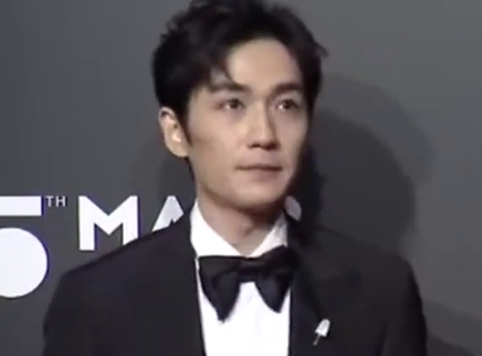 娱乐新鲜爆 朱一龙年度先生盛典红毯现场
