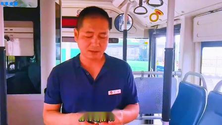 熊孩子拦停公交车，背后故事暖心落泪，感人一幕！