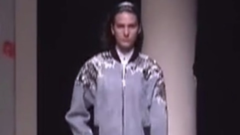 第一时尚 时装就是包裹着衣服的人体雕塑
