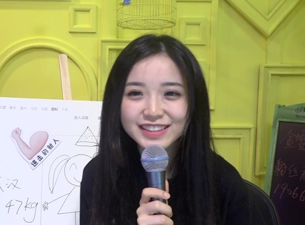 818超女聊天室 金雯昕城堡半月竟胖八斤！