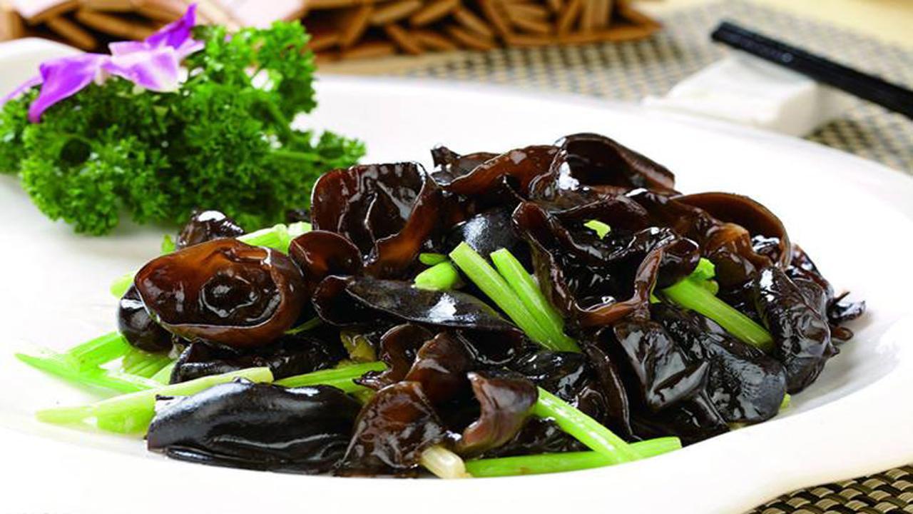美&middot;食 常见的这两种菜一起炒，补肝肾降血压，男人老人要常吃
