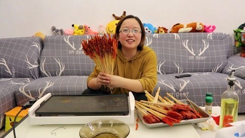梁小轩和轩妈试吃各种美食 烤1000个肉串是什么感受