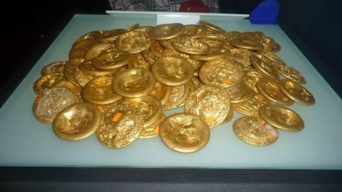 经典传奇 黄金大劫案 乱葬岗里的神秘金饼