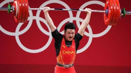 石智勇抓举超世界纪录