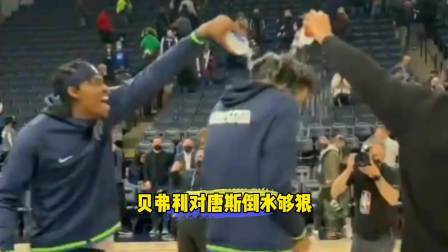 NBA热辣资讯 这气氛爱了吗？贝弗利这对唐斯的水倒的够狠啊！