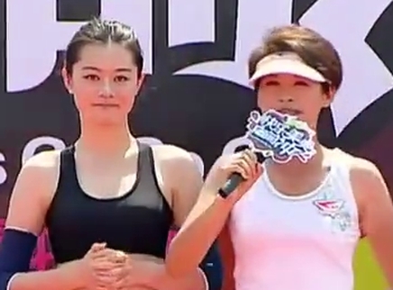 快乐美美向前冲 湖南足球宝贝PK湖北动漫宝贝