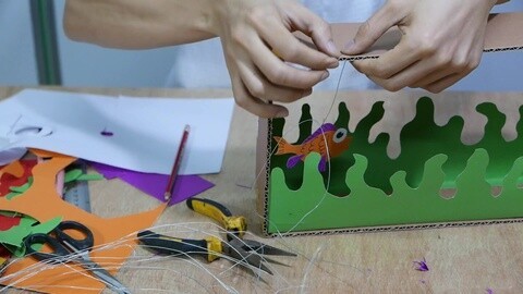 儿童创意手工 纸箱制作海底世界