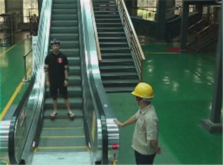 新闻大求真 乘坐电梯时应该注意哪些问题？