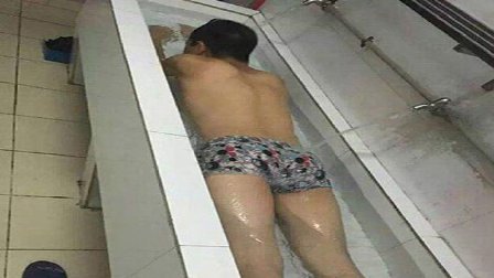 猿创精选 人民币玩家游泳全靠浪 这身装备就问你给不给满分 30